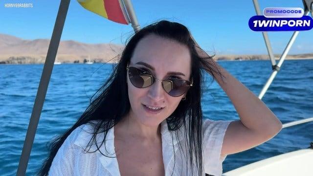Ялта, август. В этой лодке только мы одни ☀️⛵