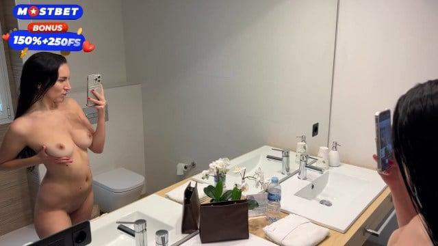 Пацан по ошибке получил нюдсы от мачехи и трахнул в пизду