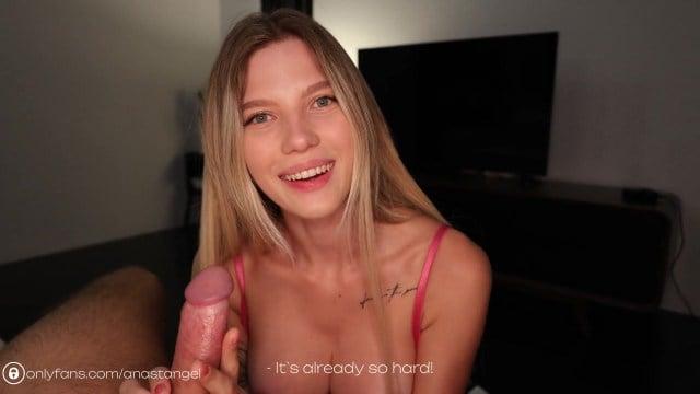 Милая Анастангел отсосала член друга чтобы ему не приходилось дрочить