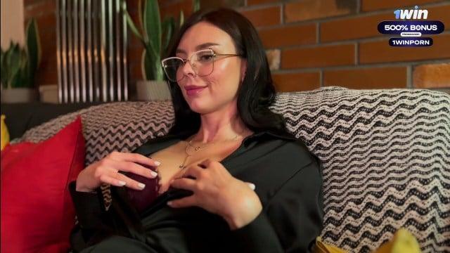 Пока муж была на работе развратная Ева Сода перепихнулась с его сыном