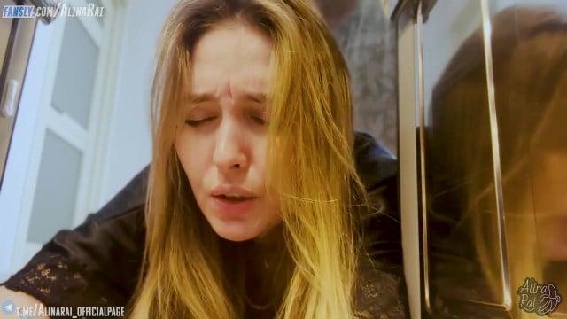 Вместо того чтобы помочь застрявшей матери парнишка просто трахнул вареник