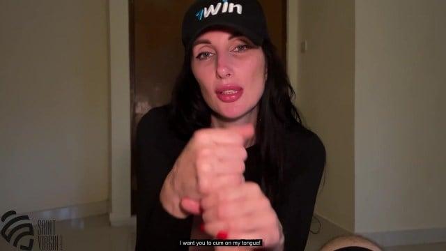 Лиза Вирджин возбудила мужика минетом а потом оседлала твердый хуй