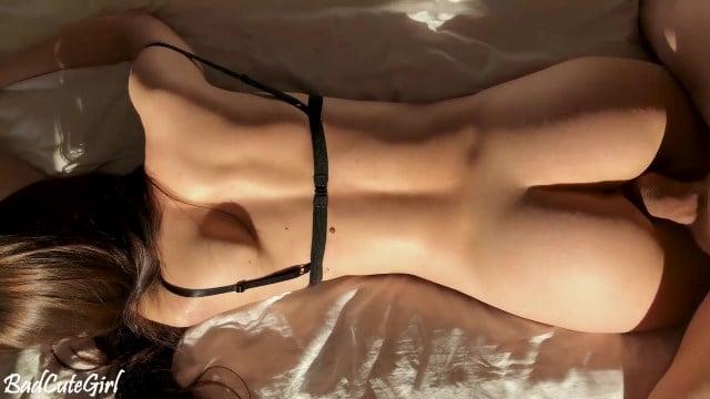 БэдКьютГёл так завелась что не заметила как вагина заполнилась спермой